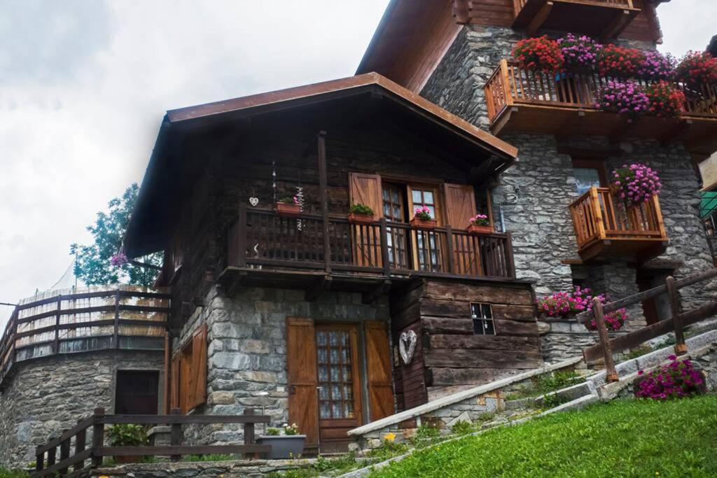 Chalet Indipendente In Centro A Valtournenche Exterior photo